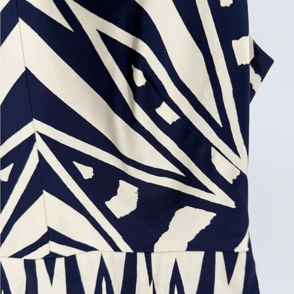 David Meister Geometric Print Sheath Dress in Navy/White | Size 8 - Picture 7 of 7